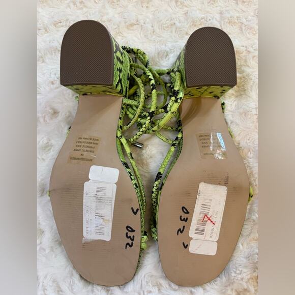 Steve Madden NEW Impressed Neon Green Snakeskin Strappy Low Block Heel 7 - Picture 4 of 5